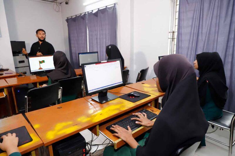 Bonoful School In Uttara Computer Lab Student Learning Different Things In Computer