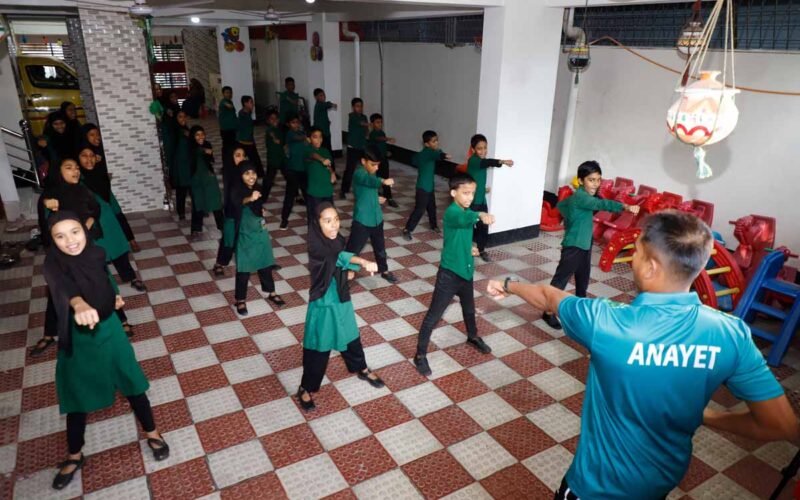 Bonoful School Mohammadpur Taekwondo Teacher Teaching Students